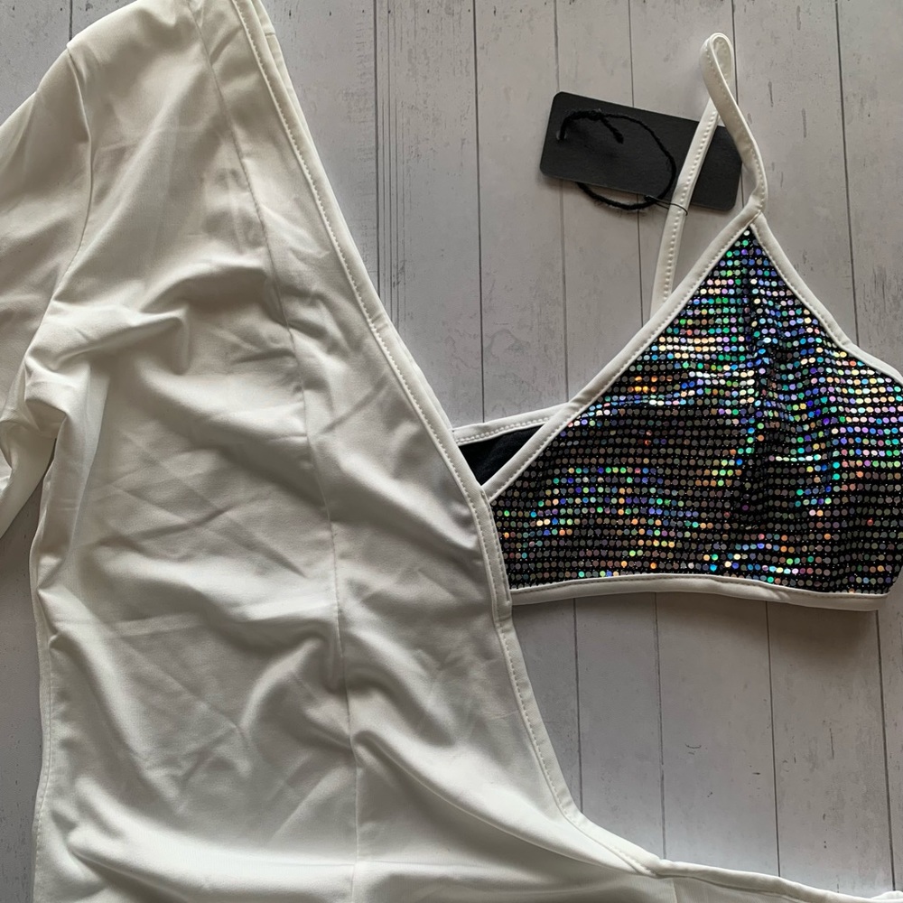 BRAND NEW MEDIUM WHITE SEXY MINI DRESS WITH CUTOUT SIDE. LAST ONE!